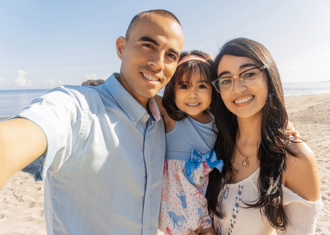 Image showing a smiling Family with bright teeth